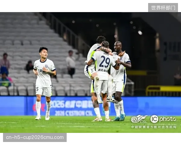 武汉三镇攻强守弱问题凸显，卡迪斯的进球无法弥补后防线的漏洞。